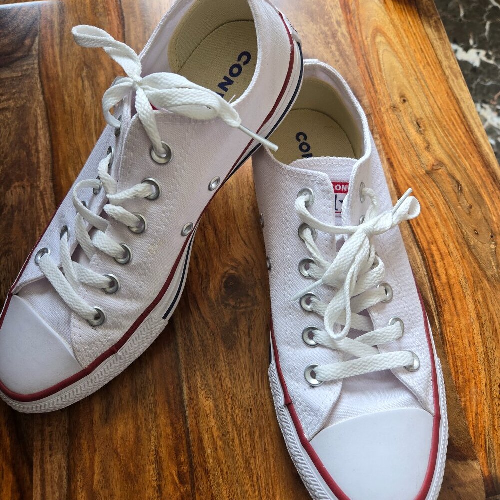 Converse All Star Chuck Taylor low top canvas sneakers size 8 womens